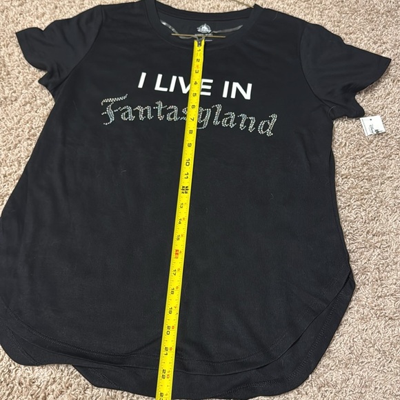 NWT Disney Parks Black Graphic Tee with 'I Live in Fantasyland' Print Sz Med - Picture 5 of 6